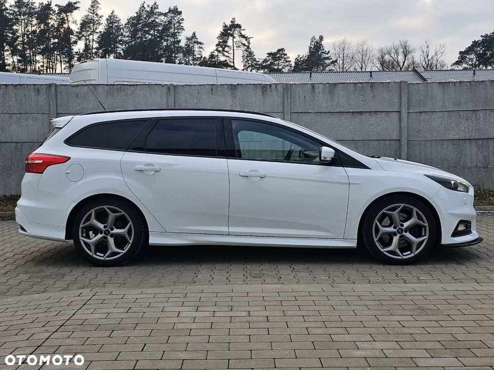 Ford Focus SW ST - 14