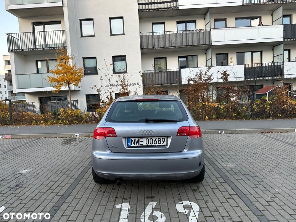 Audi A3 Sportback 1.6 FSI Attraction - 8