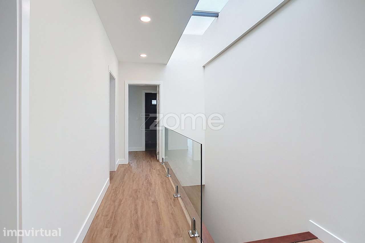 Moradia T4 de arquitetura moderna em Aradas - Grande imagem: 4/15