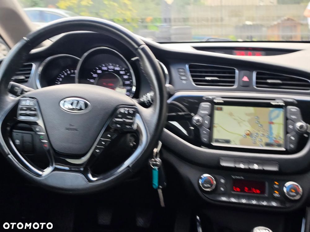 Kia Ceed - 33