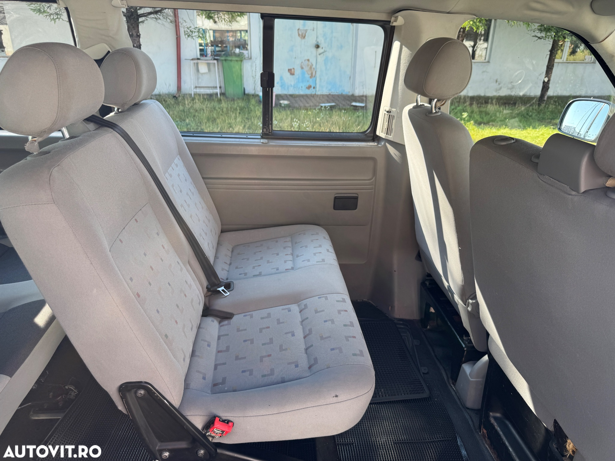 Volkswagen Caravelle - 13