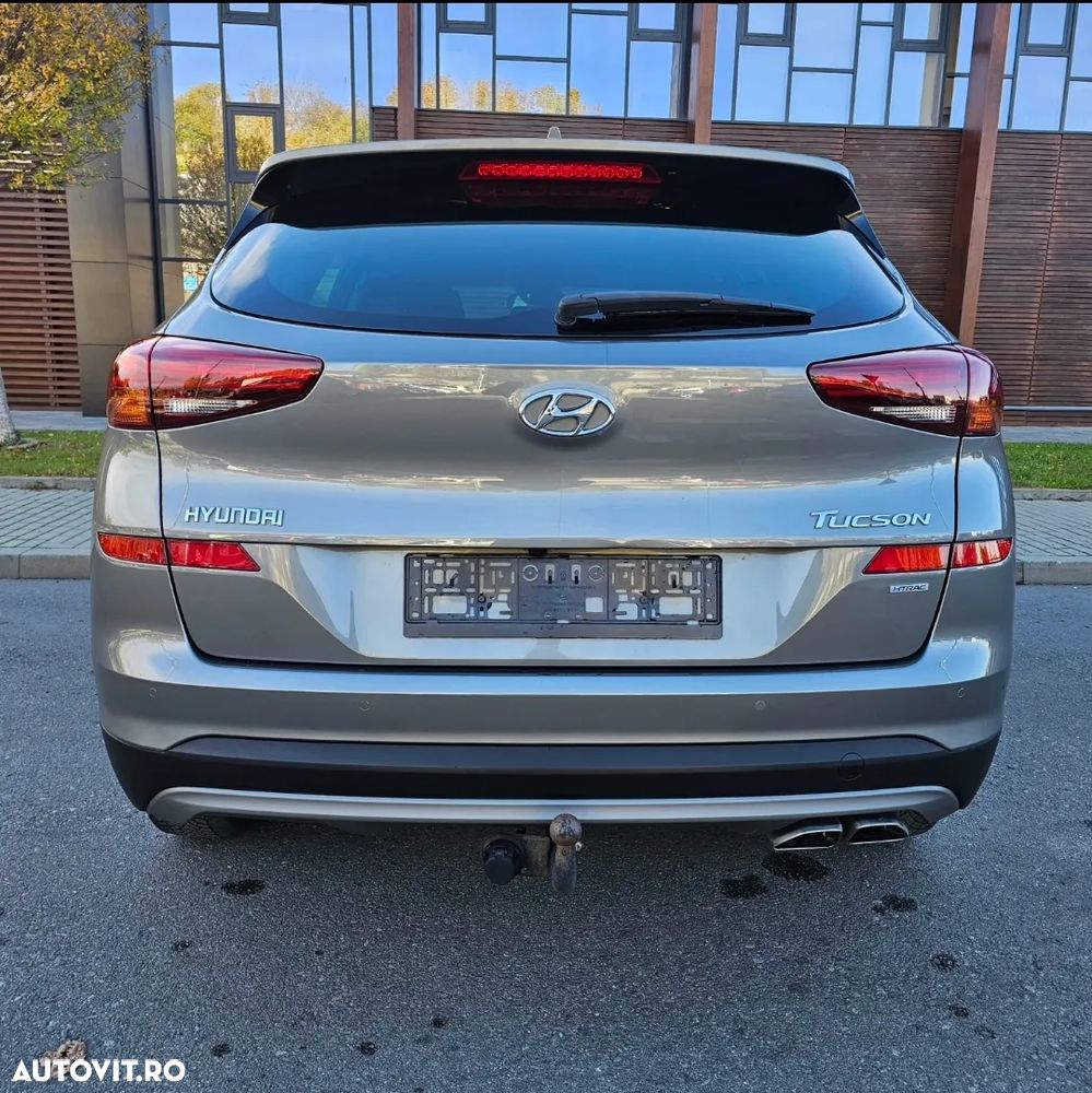 Hyundai Tucson 1.6 CRDi 4WD 6MT Premium - 12