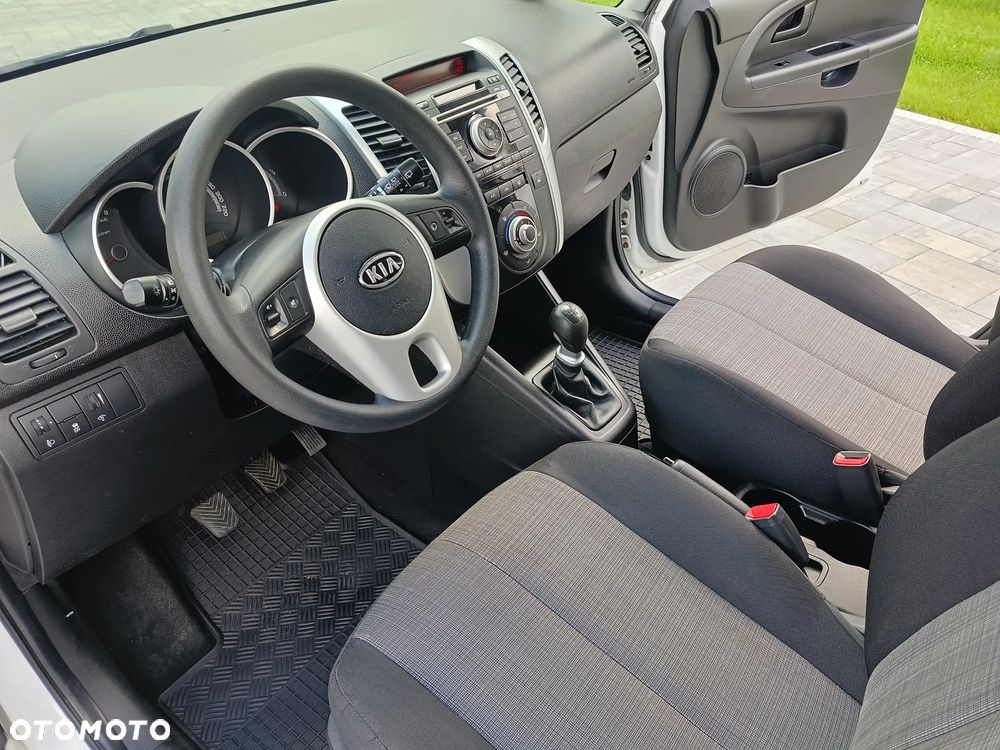 Kia Venga - 8