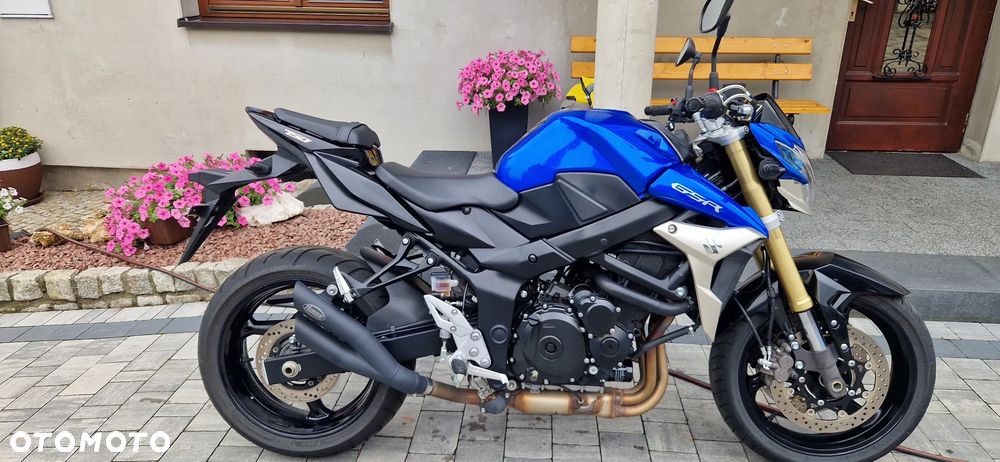 Suzuki GSR - 10