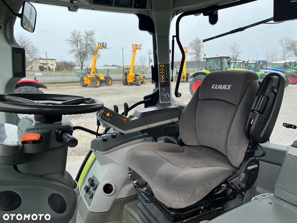 Claas Arion 640 - 12