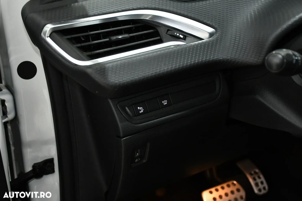 Peugeot 2008 PureTech 110 Stop&Start EAT6 Crossway - 33