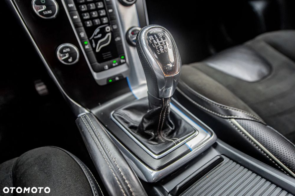 Volvo V40 T3 R-Design Summum - 37