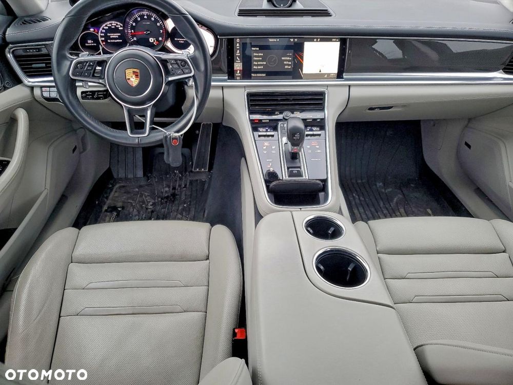 Porsche Panamera - 8