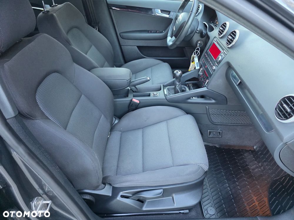 Audi A3 Sportback 2.0 TDI DPF S line Sportpaket - 23