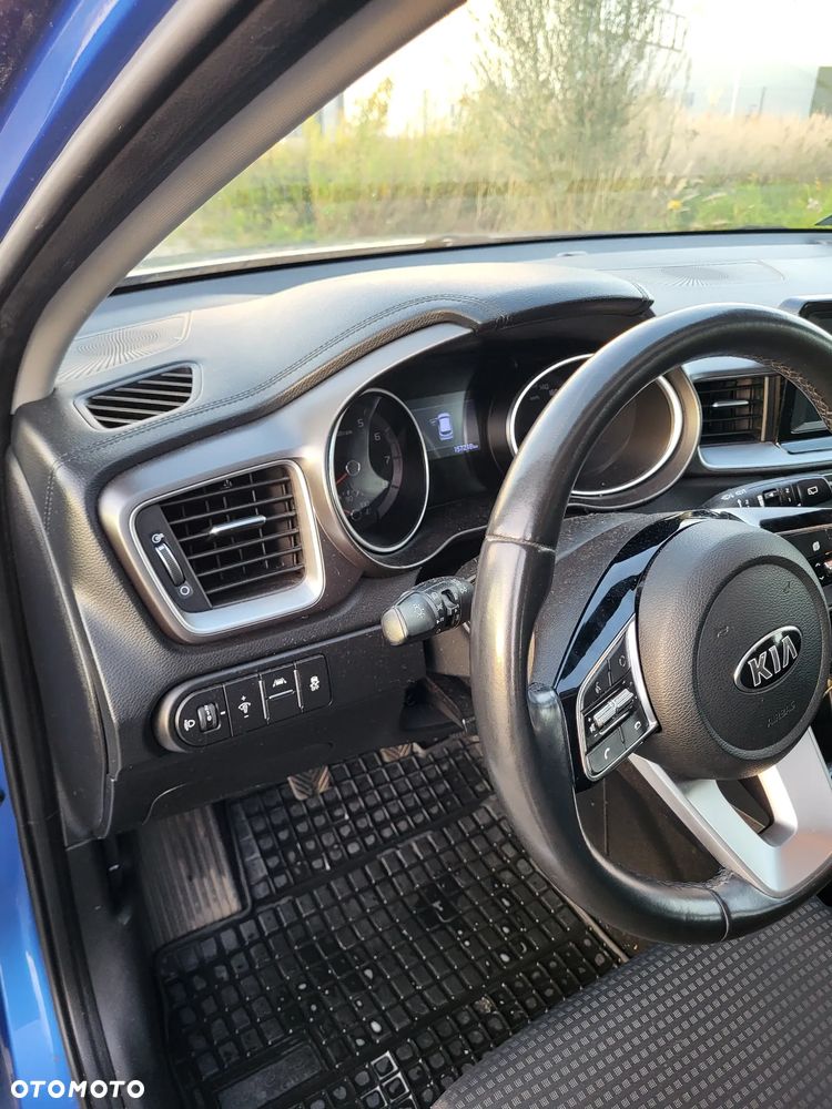 Kia Ceed - 11