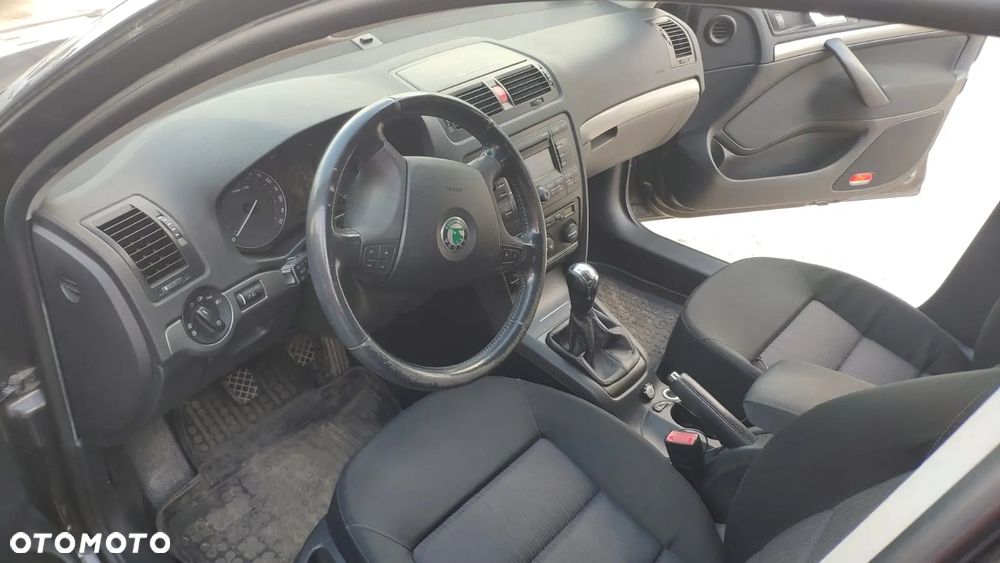 Skoda Octavia 1.6 Combi Ambiente - 8