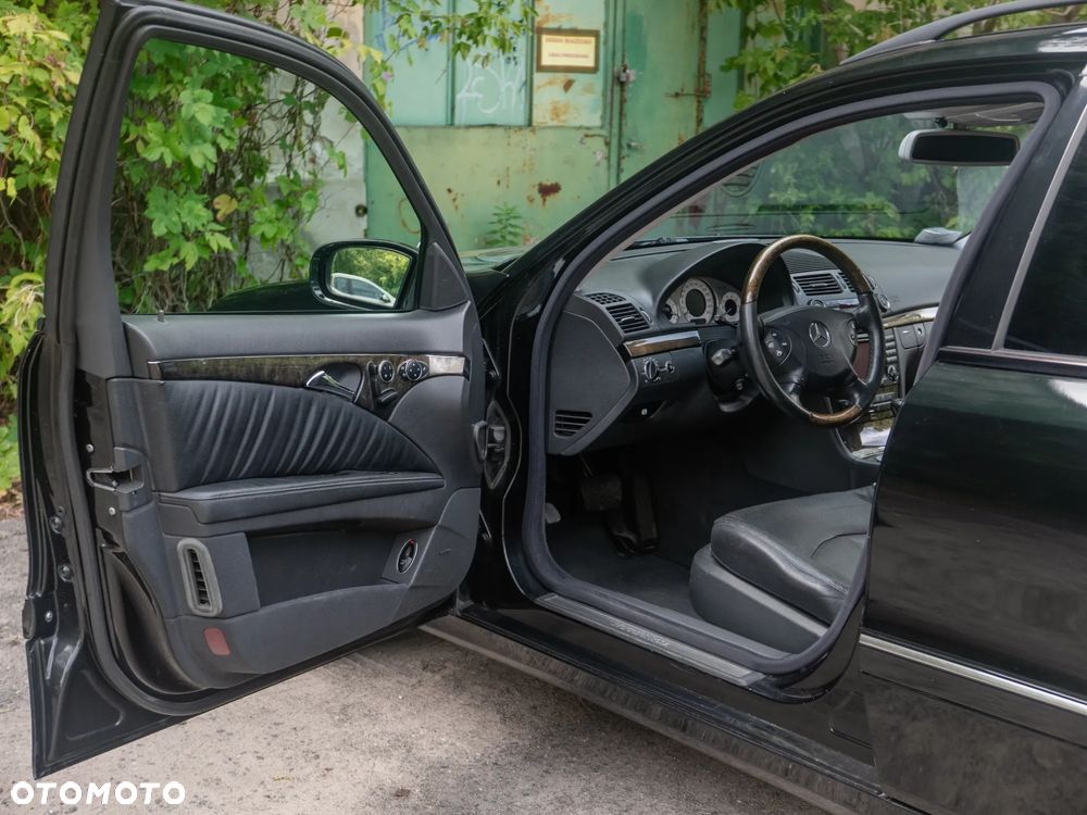 Mercedes-Benz Klasa E 500 4-Matic T Avantgarde - 11