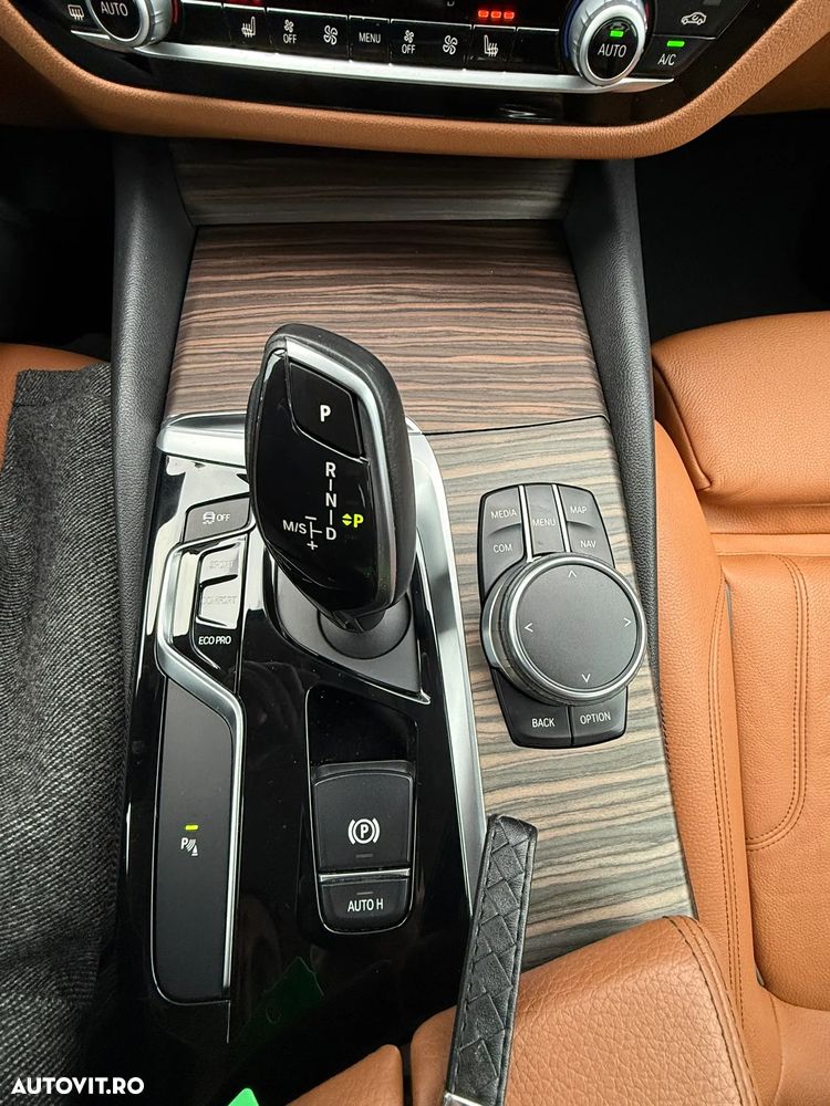 BMW Seria 5 520d Aut. Luxury Line - 32