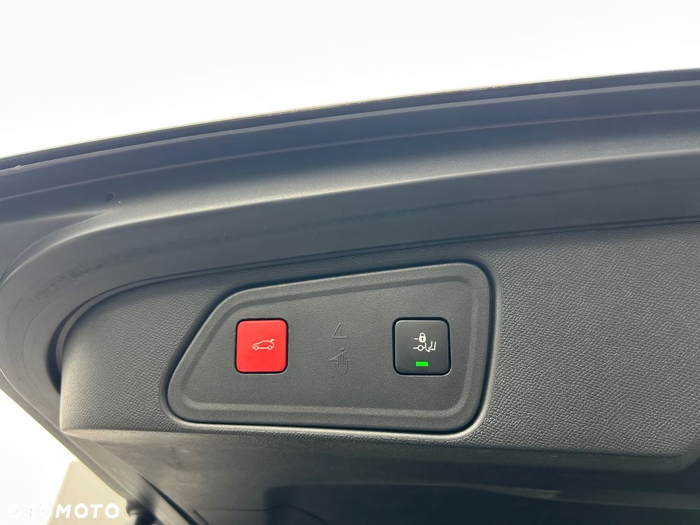 Peugeot 3008 1.5 BlueHDi GT Pack S&S EAT8 - 36