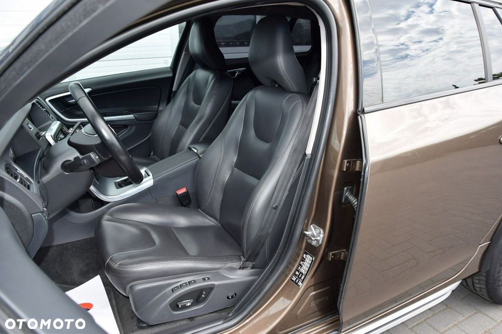 Volvo V60 Cross Country D3 Drive-E Summum - 17