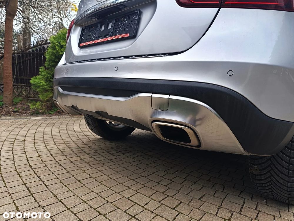 Mercedes-Benz GLA 180 Urban - 28