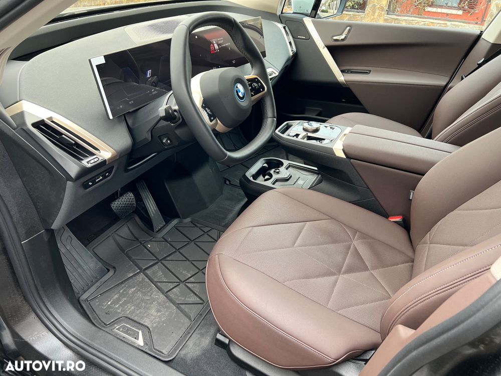 BMW iX - 8