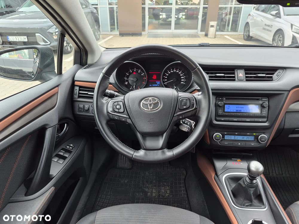 Toyota Avensis 1.8 Premium - 11