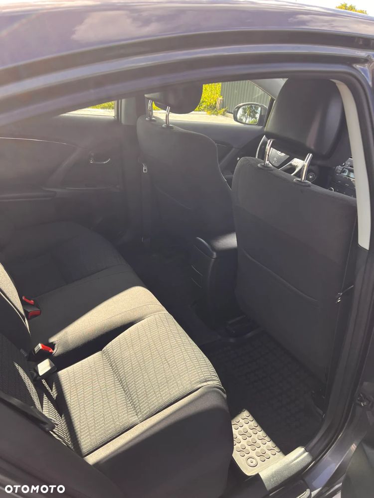 Toyota Avensis 2.0 D-4D - 13