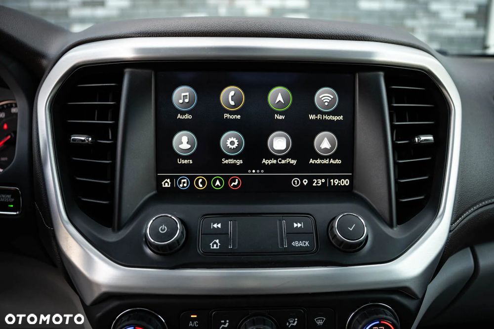 GMC Acadia - 32