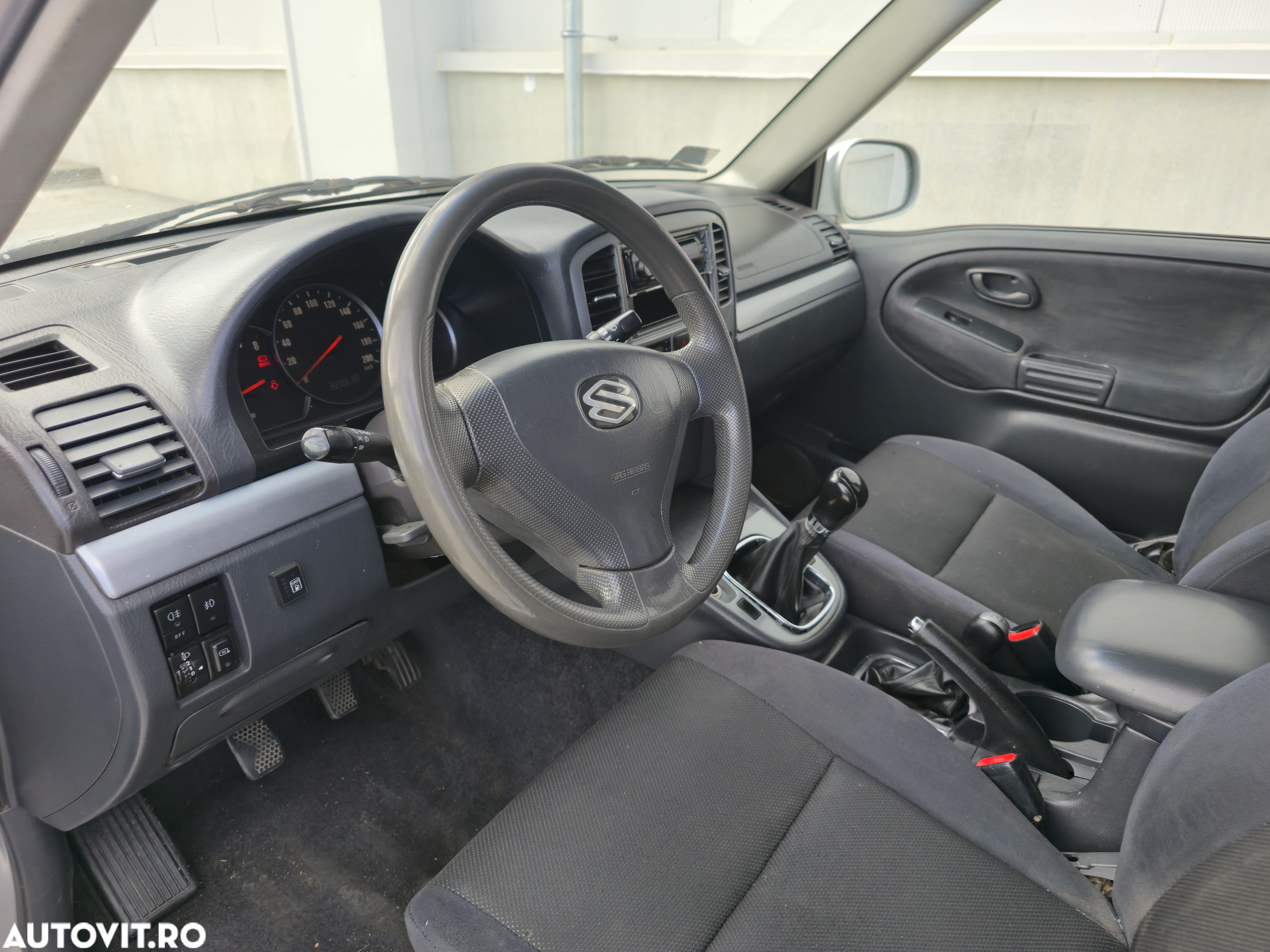 Suzuki Grand Vitara 2.0i - 11