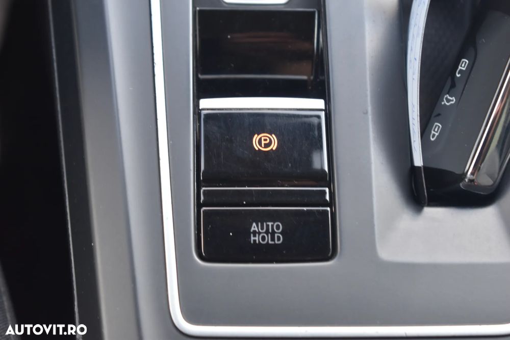 Volkswagen Golf 1.0 eTSI DSG MHEV Life - 29