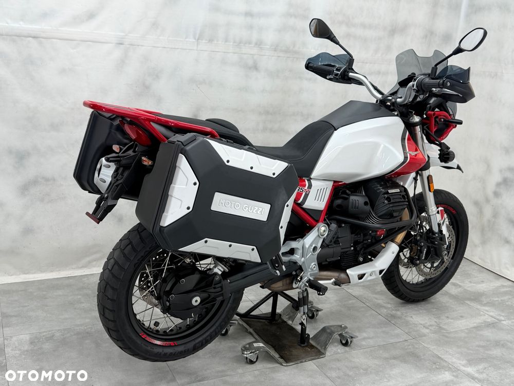 Moto Guzzi V85 - 12