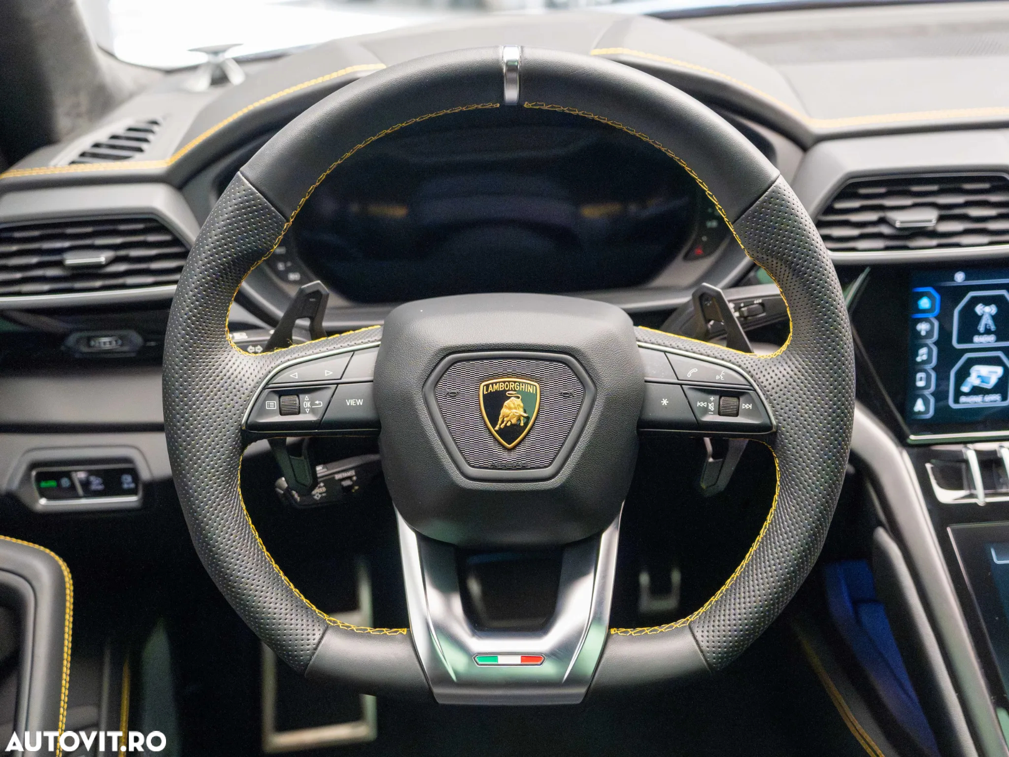 Lamborghini URUS Standard - 11
