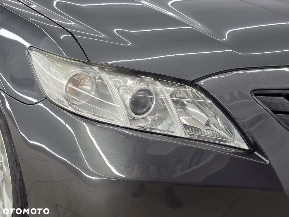Toyota Camry - 18