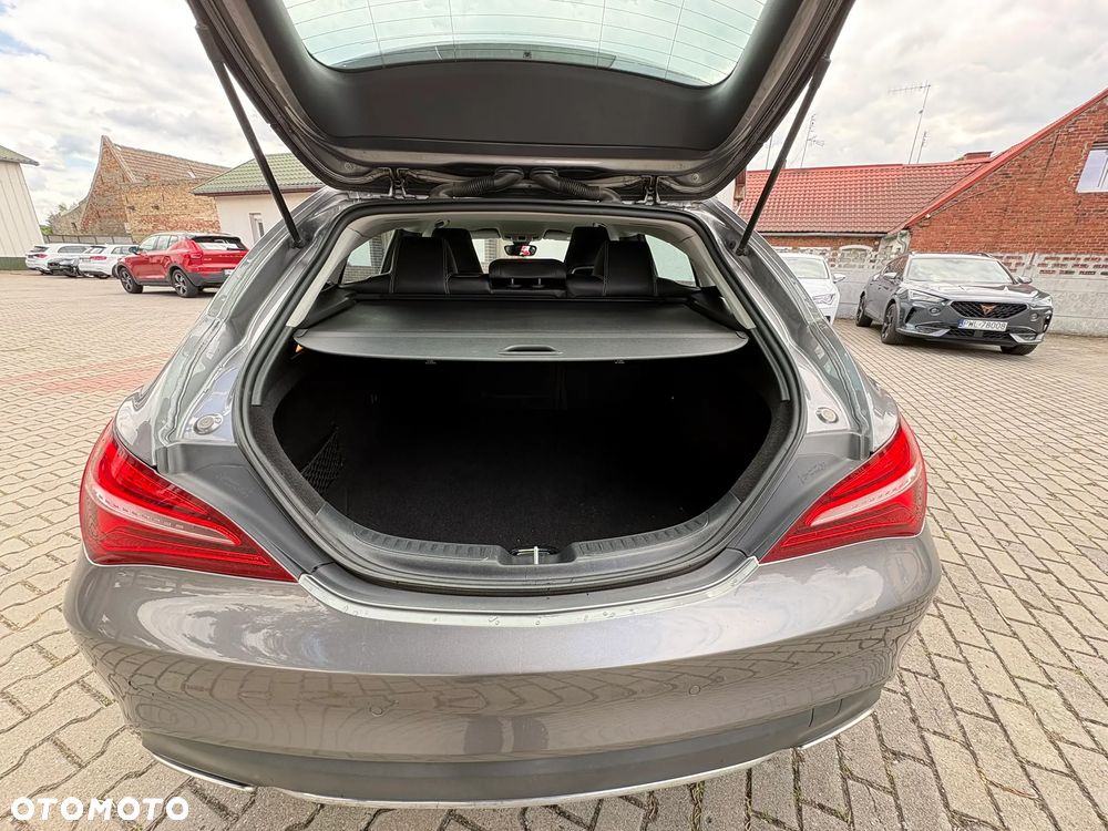 Mercedes-Benz CLA - 12
