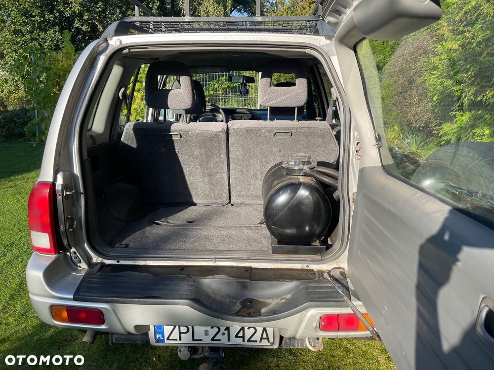 Suzuki Grand Vitara 2.0 - 9