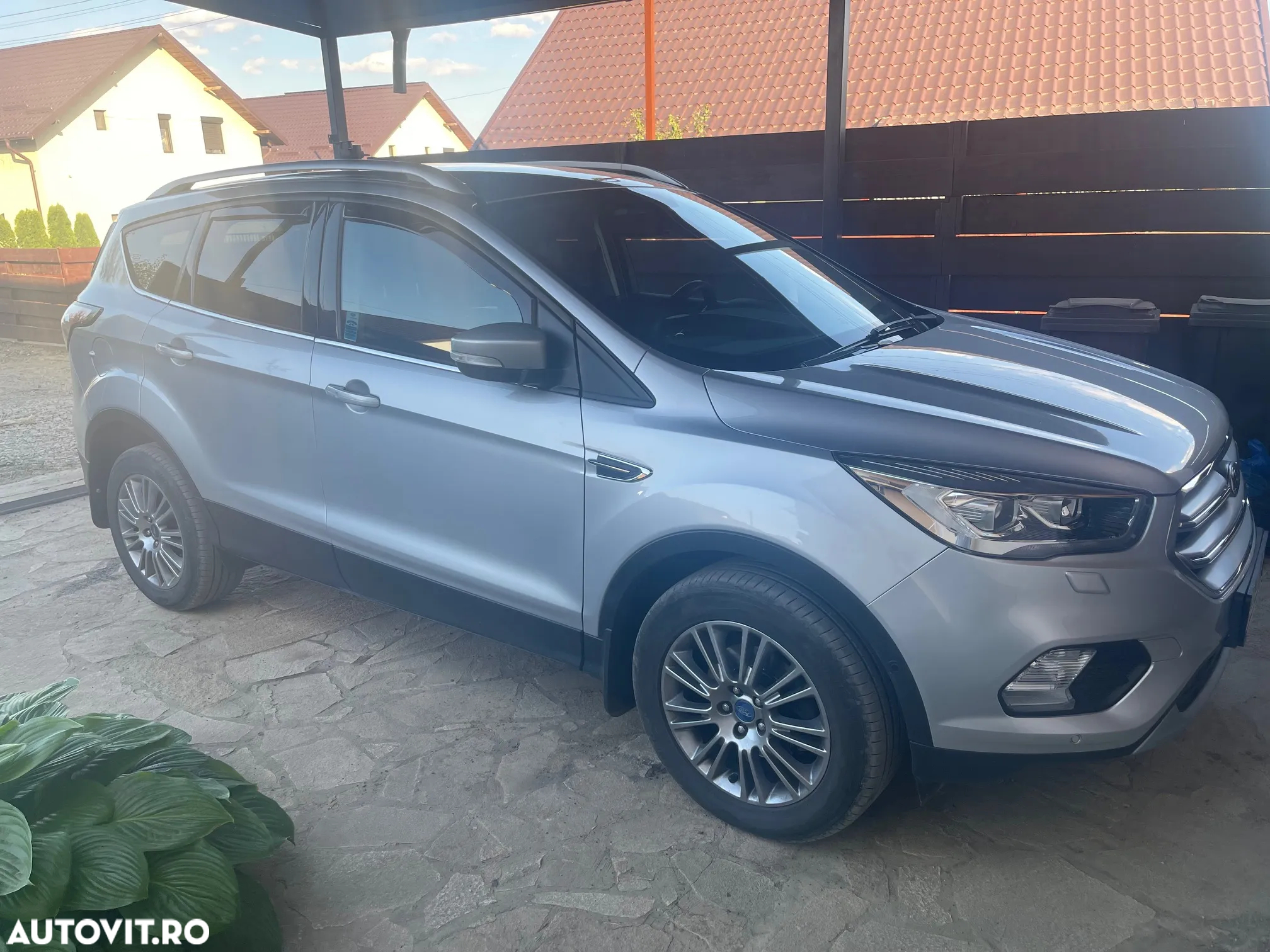 Ford Kuga 1.5 EcoBoost 2WD Titanium - 2
