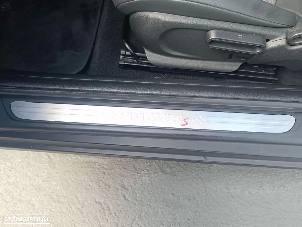 MINI 3 Portas Cooper S Aut. - 24