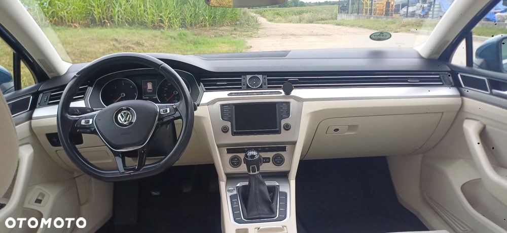 Volkswagen Passat - 11