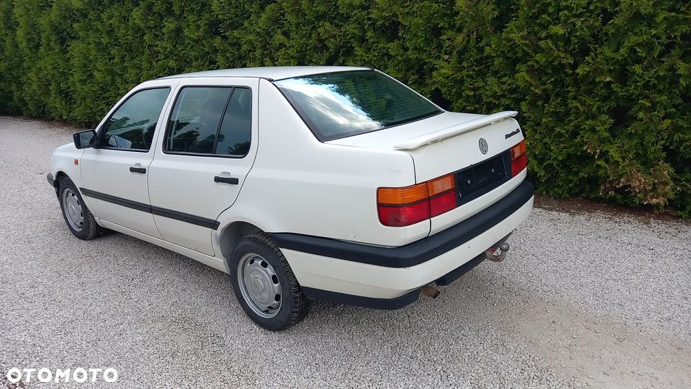 Volkswagen Vento - 5