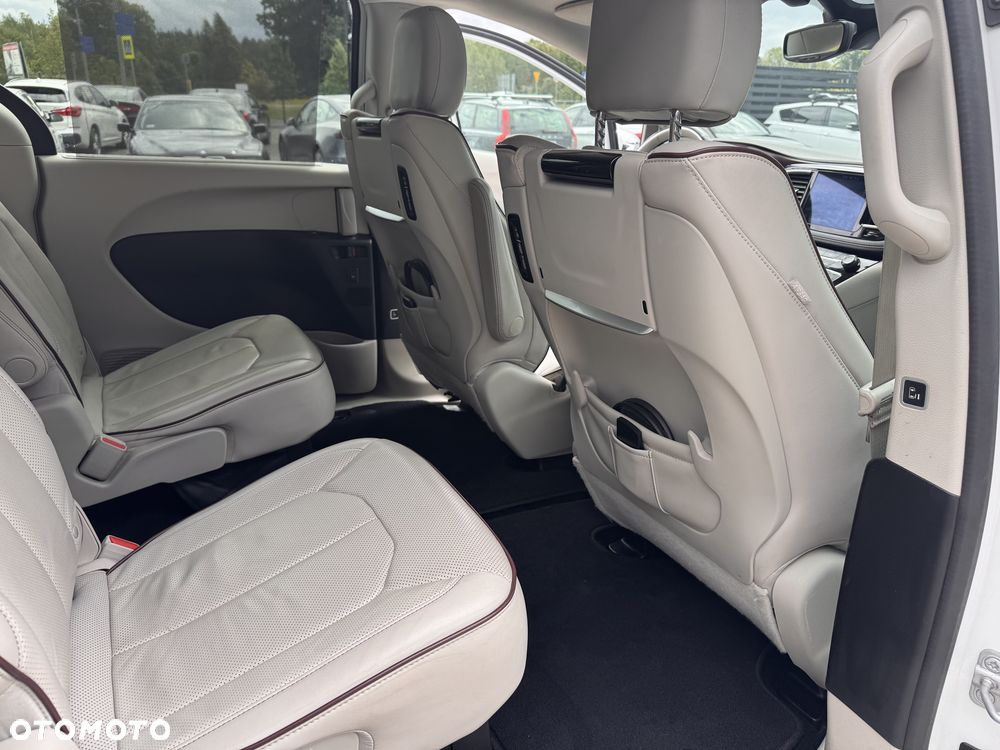 Chrysler Pacifica - 32
