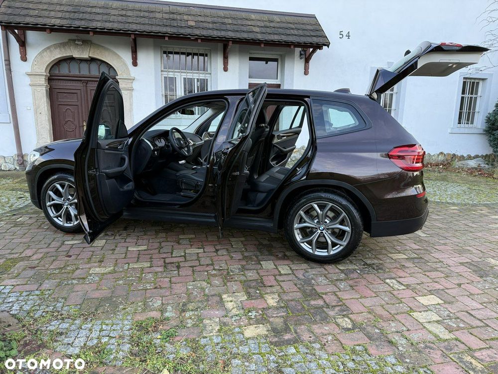 BMW X3 xDrive20i Advantage - 24