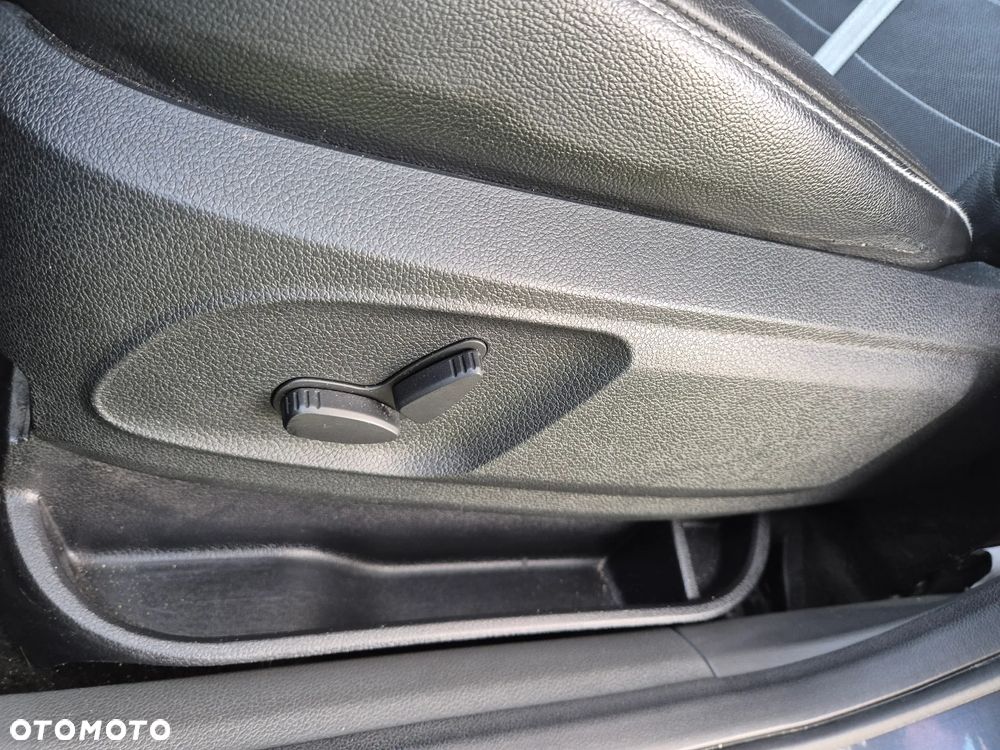 Ford Kuga - 32