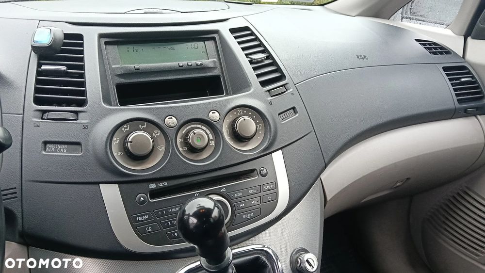 Mitsubishi Grandis - 9