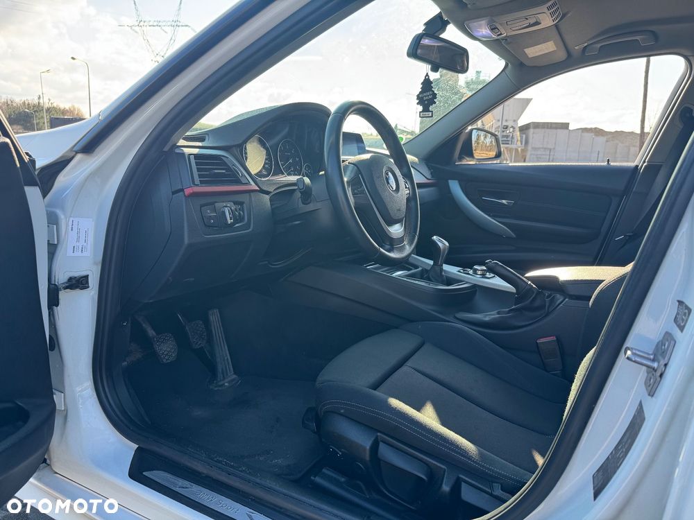 BMW Seria 3 318d Sport Line - 14