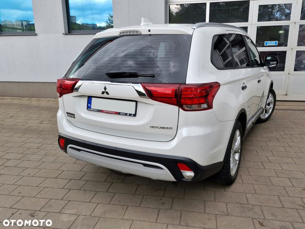 Mitsubishi Outlander 2.0 Invite + 2WD - 9