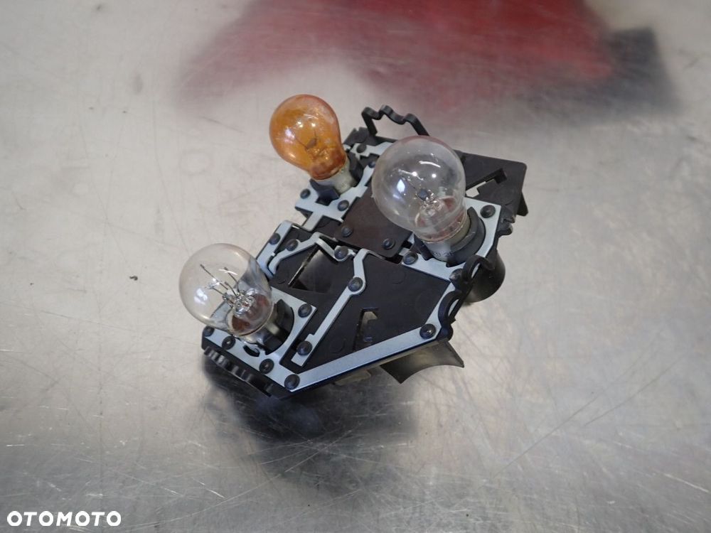 LAMPA PRAWA TYLNA PEUGEOT 207 - 10