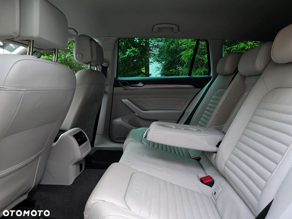 Volkswagen Passat Variant 2.0 TDI EVO Elegance DSG - 30