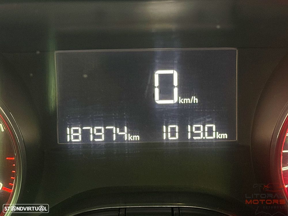 Peugeot 208 1.4 HDi SE Style - 25