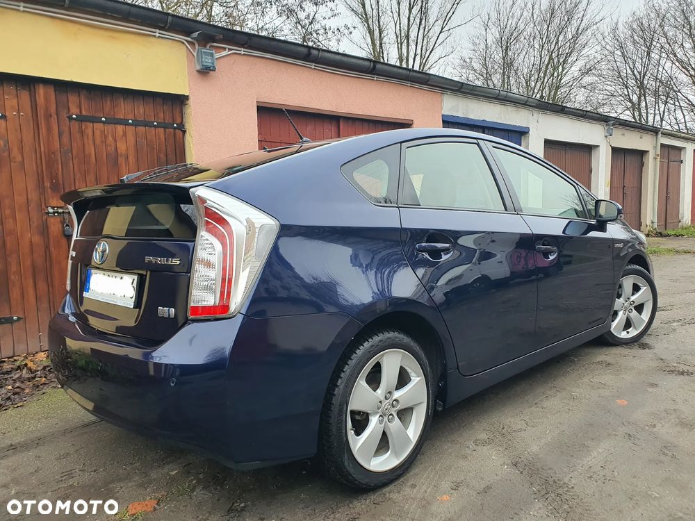 Toyota Prius (Hybrid) - 8