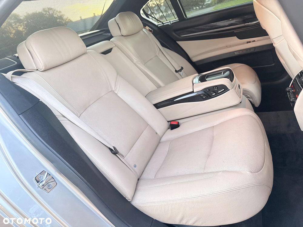 BMW Seria 7 730d - 24