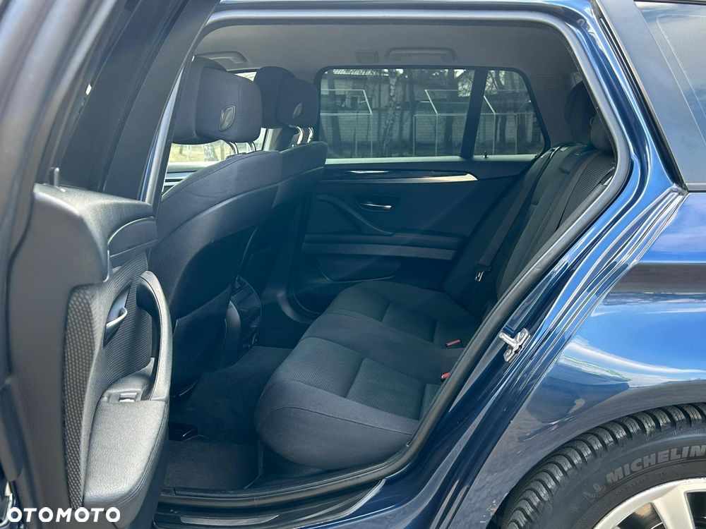 BMW Seria 5 528i xDrive - 13