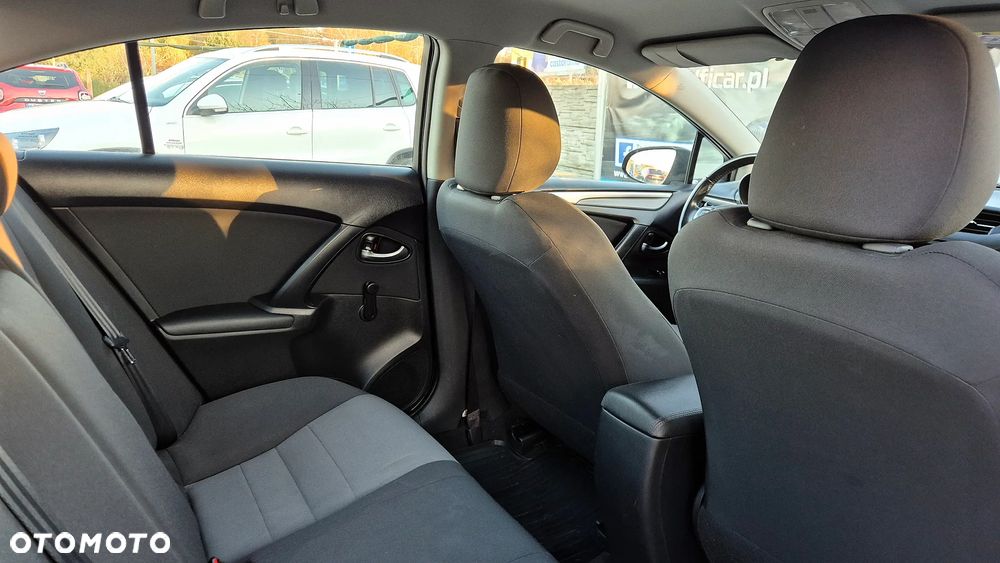 Toyota Avensis 1.6 Active - 16