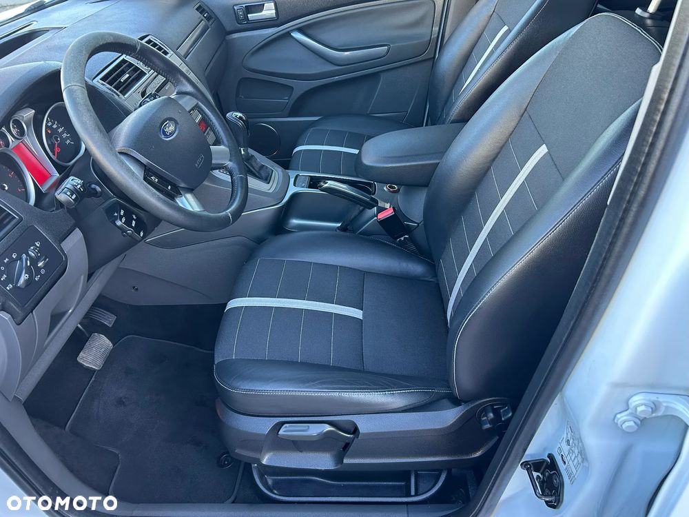 Ford Kuga 2.0 TDCi 4x4 Titanium - 16