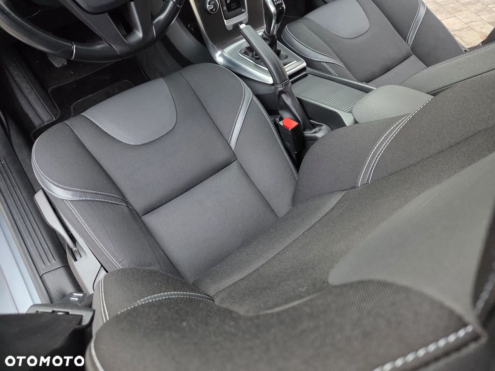 Volvo V40 D3 You - 27